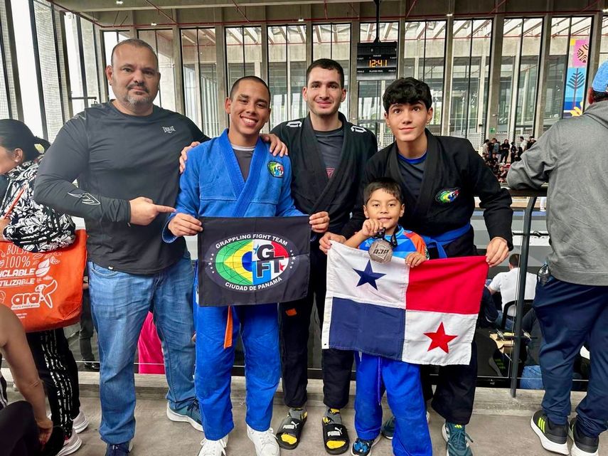Foto grupal de los competidores del GFTeam en el Abu Dhabi Jiu-Jitsu Pro.&nbsp;