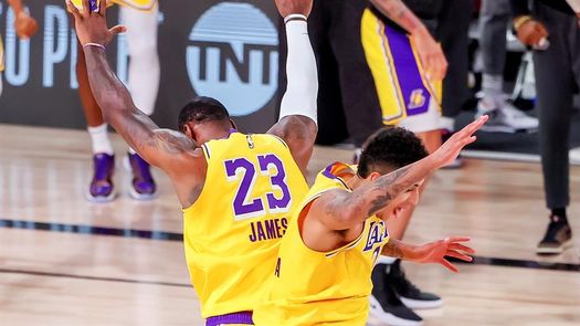 James y Kuzma, de los Lakers, advertidos por la NBA de exagerar en las caídas