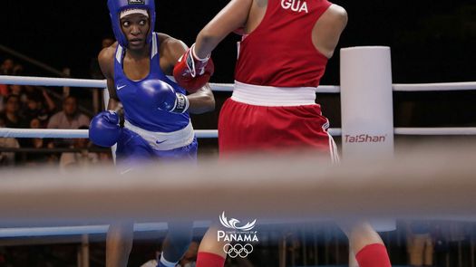Atheyna Bylon venció por decisión unánime a la guatemalteca, Zulena Álvarez y se clasificó a la final del boxeo 69 a 75 kg de los Jugos Bolivarianos Valledupar 2022. Foto: Comité Olímpico de Panamá / Gustavo Barragán