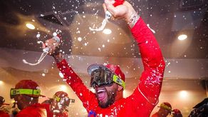 Edmundo Sosa durante la celebración de la clasificación de sus Filis de Filadelfia a la postemporada 2023 de la MLB. Foto: Cortesía/E. Sosa