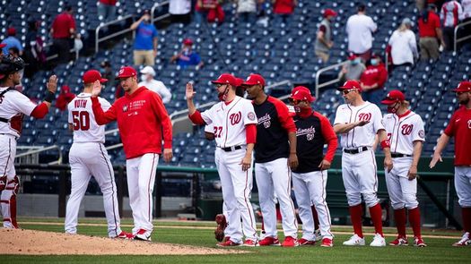 Las Grandes Ligas permiten a cinco equipos más que relajen los protocolos covid-19