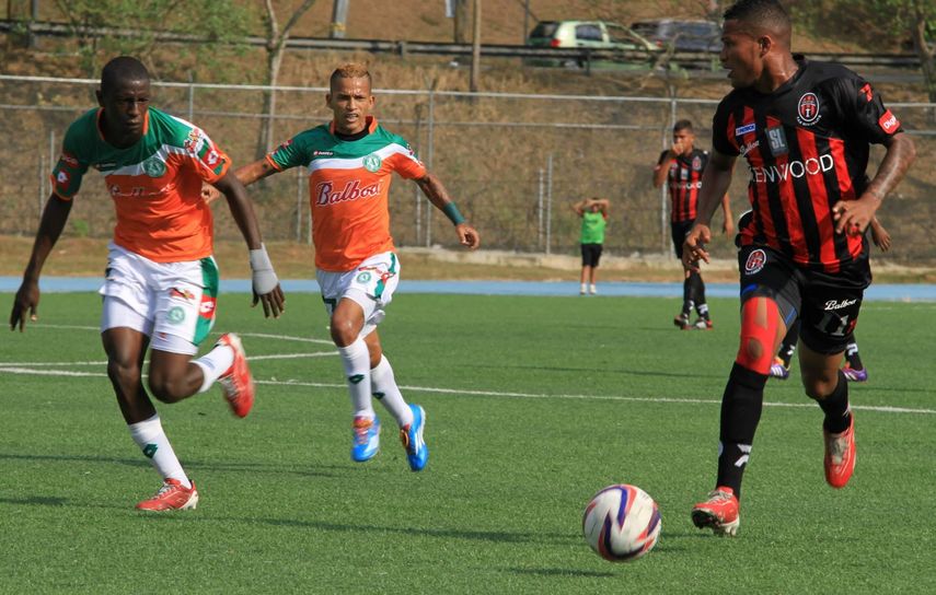 Sporting San Miguelito y Alianza FC dividen honores