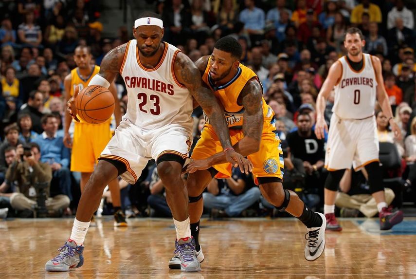 101-110. James aporta un doble-doble y los Cavaliers rompen su racha perdedora