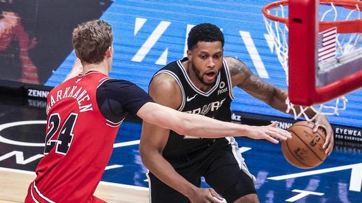 85-111. Los Spurs sorprenden a los Suns y les cortan su racha ganadora de locales