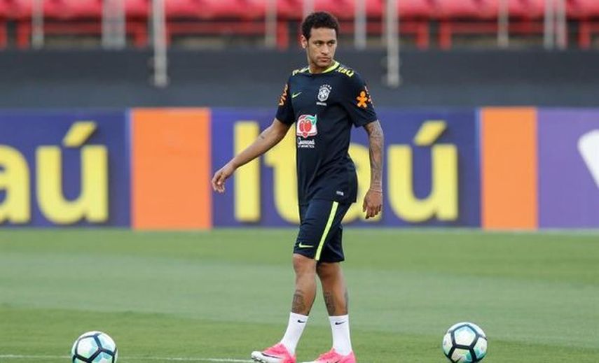 Neymar se une a la selección brasileña junto con sus compañeros del PSG