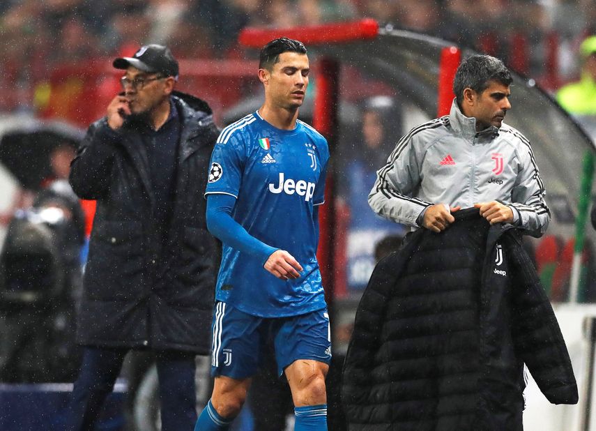 El director deportivo del Juventus confirma que Cristiano y Sarri se quedan en Turín