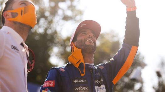 Ricciardo reina mientras arde el mundial