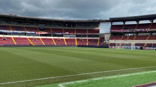 Fuerte lluvia en el Rommel Fernández