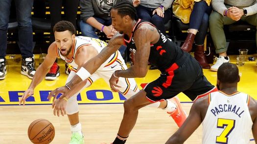 113-121. Curry anota 23 puntos en regreso, pero Raptors clasifican a playoffs