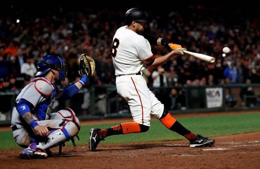 6-9. Pence conecta doble y sella el triunfo de los Gigantes