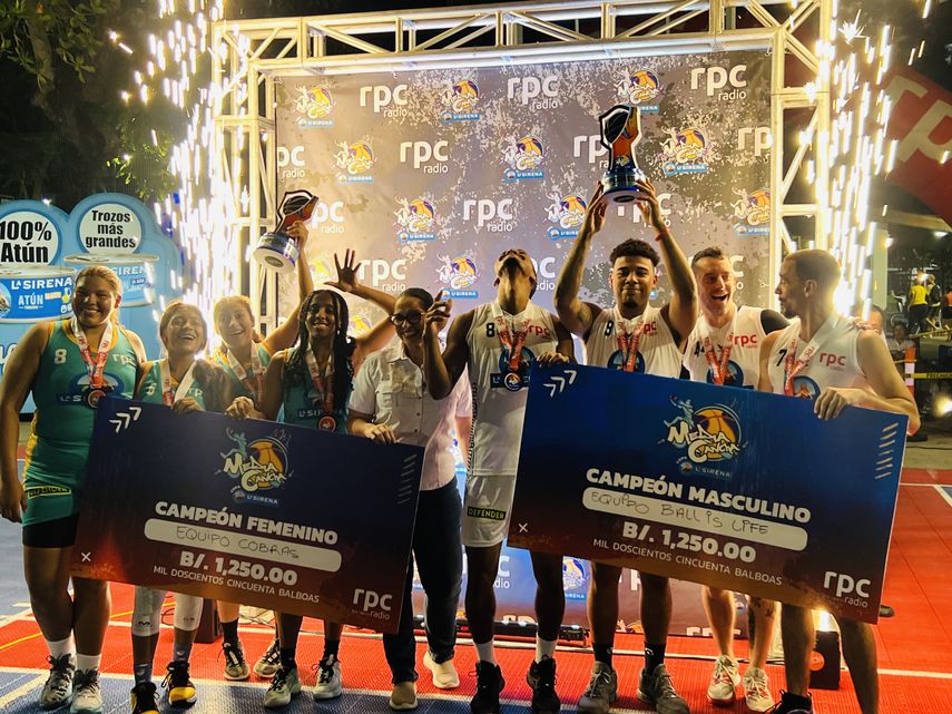 Los equipos campeones de las categorías Femenina y Masculina celebrando sus títulos.&nbsp;