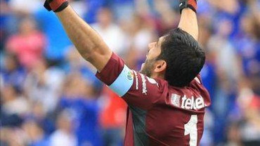 El portero Jesús Corona mejora y quizás juegue ante el Toluca, dice Tena