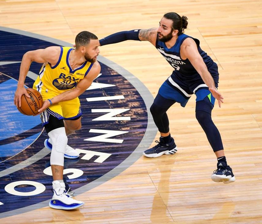 87-113. Curry anota 23 puntos en el tercer periodo y Warriors ganan a Rockets
