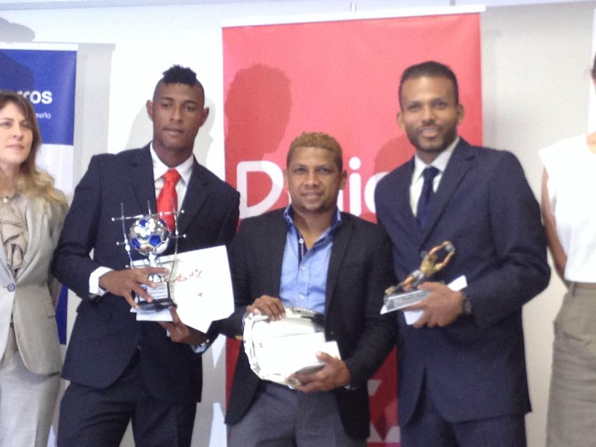 Julio Medina III, Carlos Small, Vladimir Vargas y el Chepo FC, fueron premiados