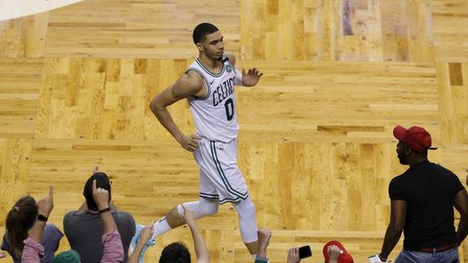 Celtics consiguen boleto a playoffs; Nets sorprenden a Lakers