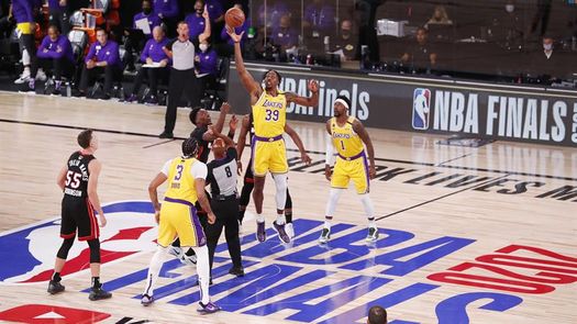 116-98. Davis y James comienzan arrolladores ante los Heat y toman ventaja