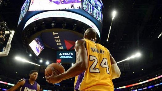 103-111. Bryant logra triple-doble en el triunfo de los Lakers