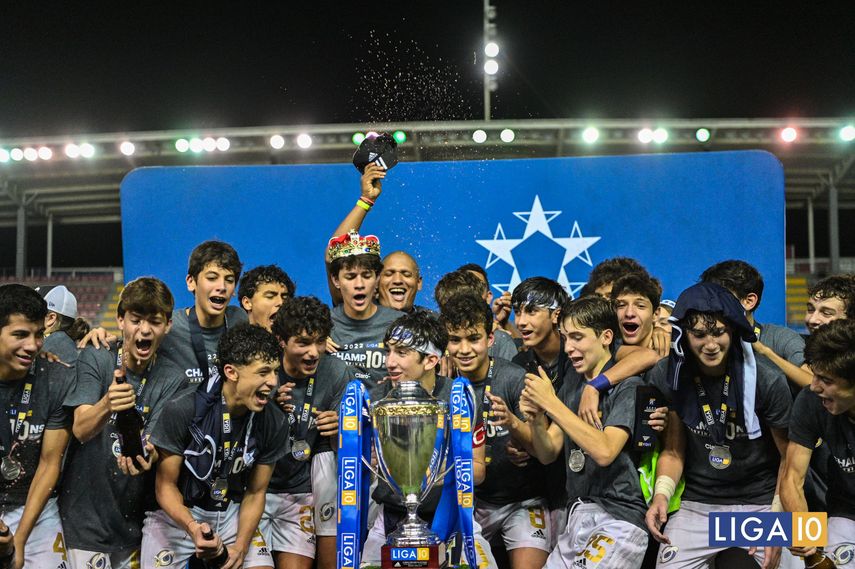 Por el amor al fútbol  en Liga 10