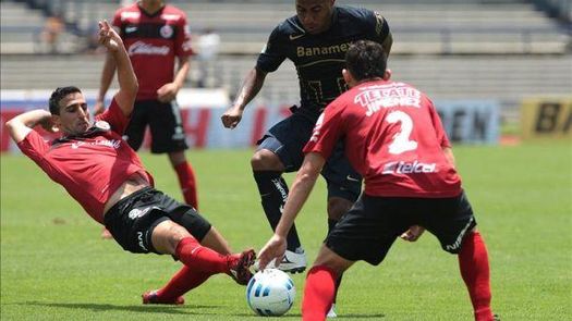 El técnico Ambriz y el defensa argentino Pellerano suspendidos un partido