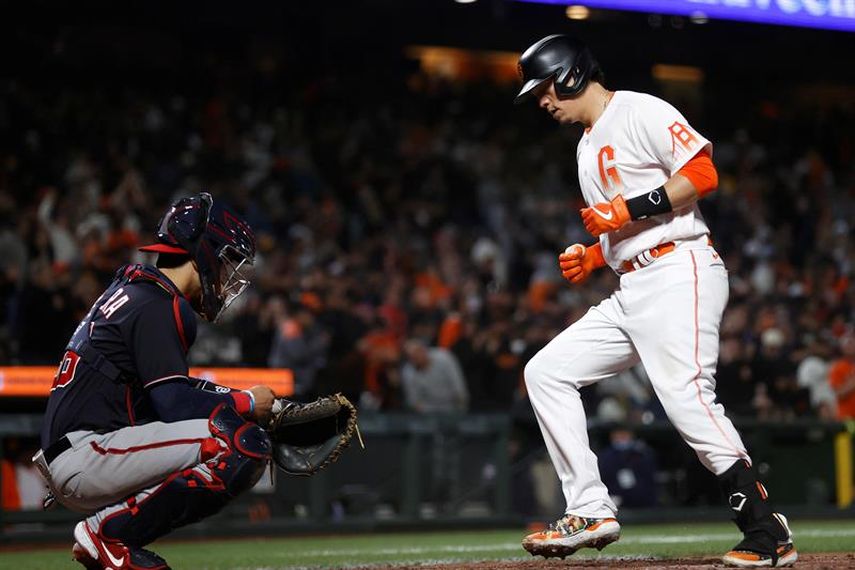 5-3. Flores jonronea en el triunfo de los Gigantes