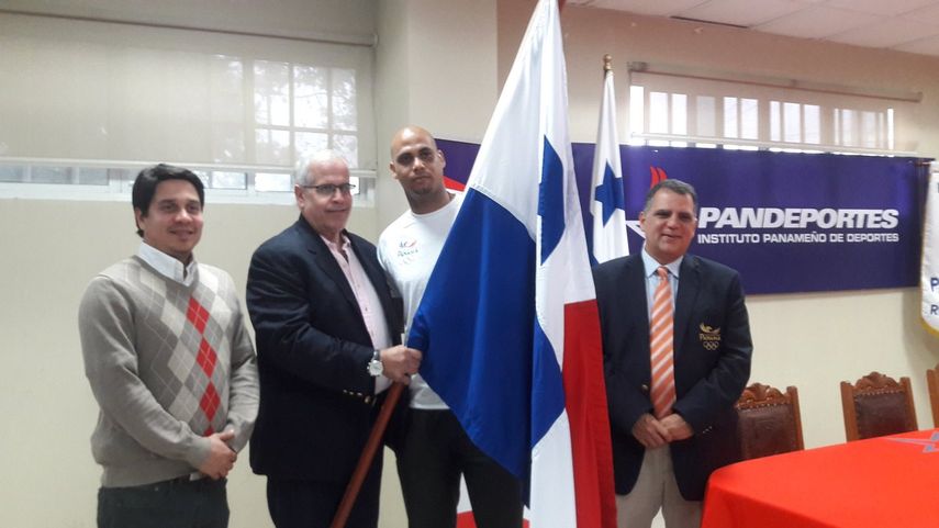 Entregan pabellón nacional a la delegación que estará en los Juegos Bolivarianos de Playa