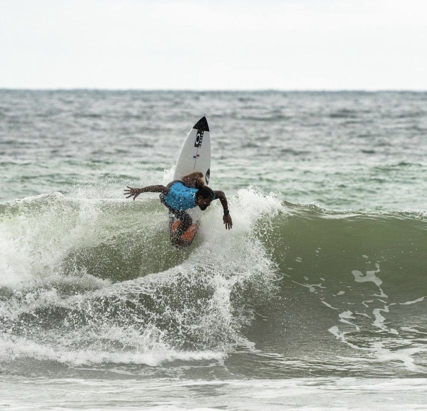 Jean Carlos Oli González en la primera ronda de los Panamericanos de Surf Playa Venao 2022. Foto: Panamerican Surfing