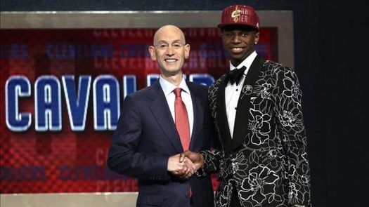 Wiggins llega como número uno a Cleveland y le pide a James que regrese