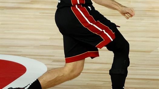 99-87. Dragic lidera triunfo y barrida de Heat que esperan a Bucks