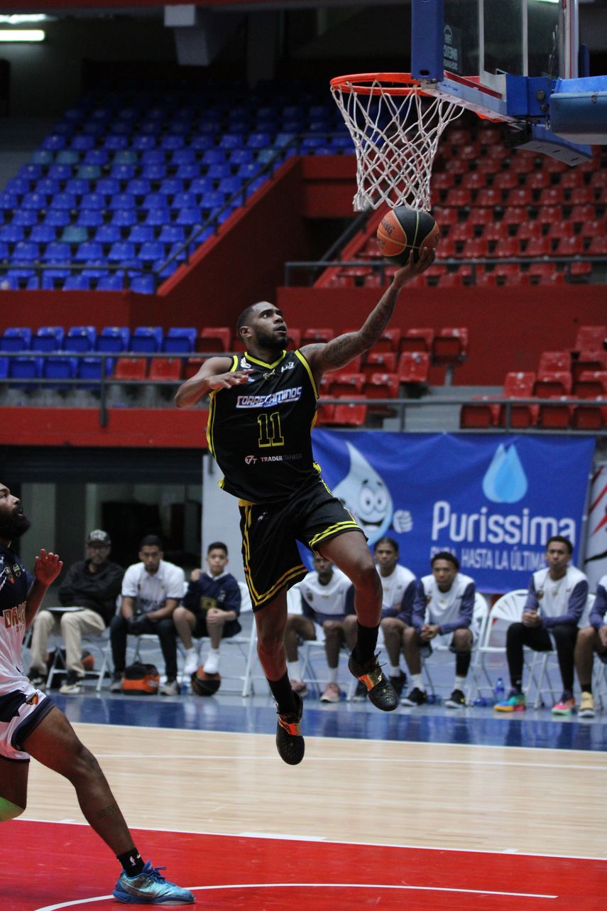 Correcaminos de Colón encabeza la serie semifinal contra los Dragones de Don Bosco.&nbsp;
