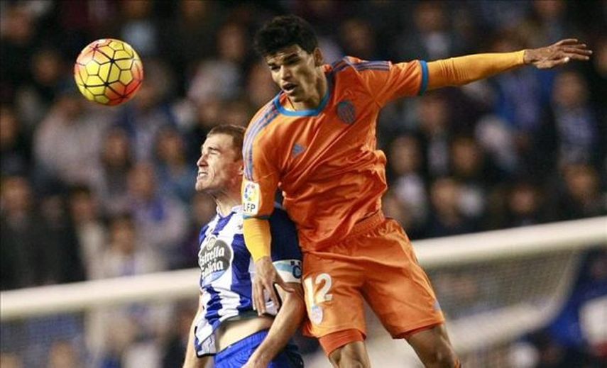 Los jugadores del Deportivo critican los fueras de juego que sancionó Melero
