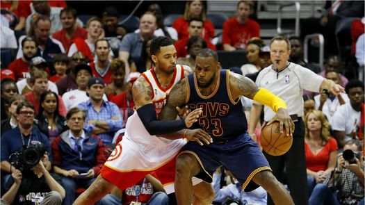 82-94. James brilló ante unos Hawks plagados de lesionados; Los Cavaliers tienen 2-0