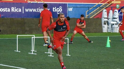 Yair Jaén se estrena en Costa Rica.