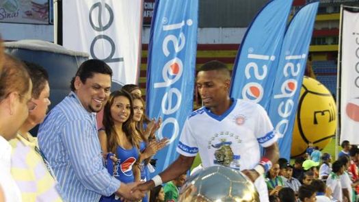 Nicolás Muñoz nuevamente campeón con el Isidro Metapán