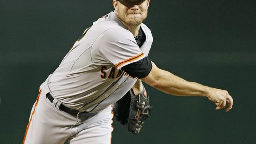 2-1. Peavy trabaja sólido sobre la lomita y vence a los Diamondbacks