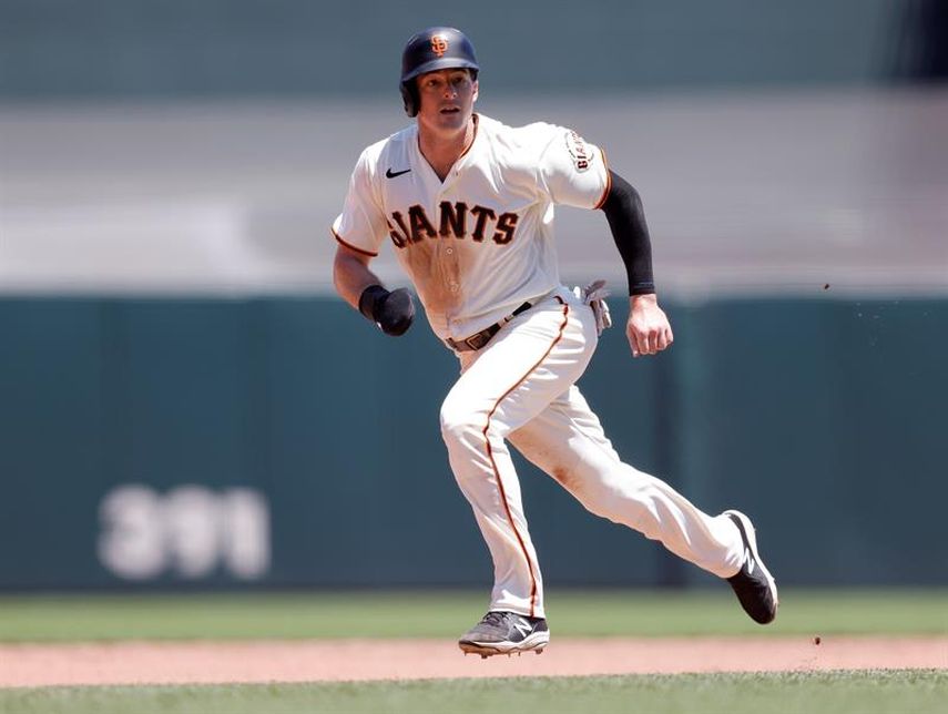 7-2. Yastrzemski pega dos jonrones contra los Cardenales