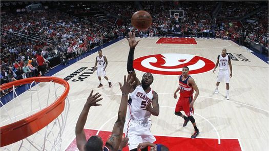 106-90. Carroll y Hawks aprovechan la ausencia de Wall y empatan la serie