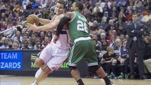 101-88. Humphries mantuvo ganadores a los Wizards