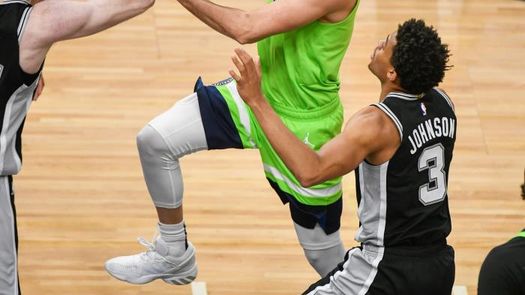 96-88.Russell lidera triunfo de Timberwolves y rompen racha de siete derrotas