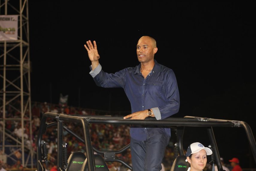 Mariano Rivera homenajeado en la inauguración del Béisbol Mayor