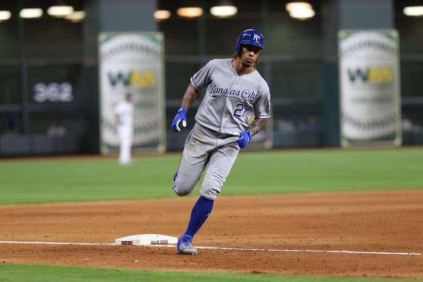 El dominicano Adalberto Mondesí vuelve a los Reales ante Rays de Tampa Bay