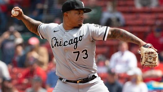 Yermin Mercedes anuncia que se apartará de manera indefinida del béisbol