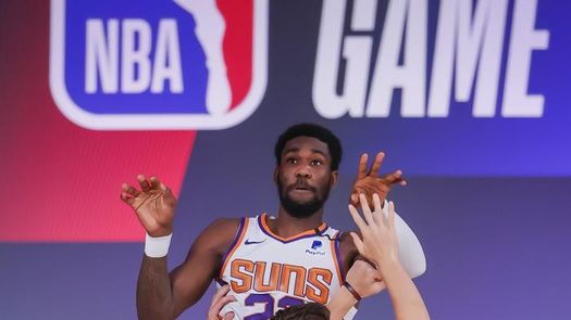 106-86. Deandre Ayton fue demasiado para los Heat y los Suns siguen dominantes