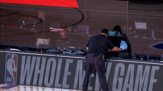 La NBA suaviza los protocolos contra la covid-19 a jugadores y personal completamente vacunado