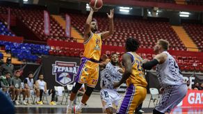 Colón obliga a un cuarto partido en las semis