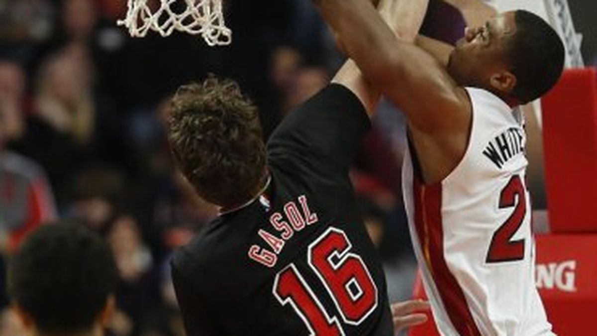 129-111. Whiteside destrozó a Pau Gasol y Heat logran marca ante los Bulls