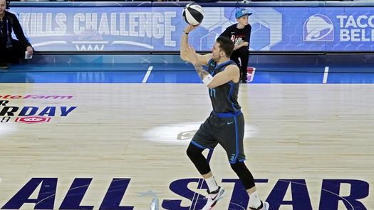 Doncic y James repiten triples-dobles; Los Heat humillan a los Rockets