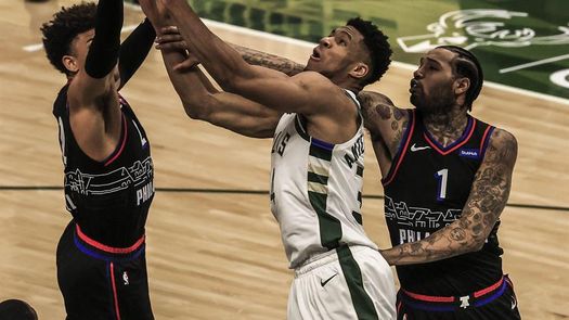 124-117. Ante los Sixers, Antetokounmpo supera a Embiid y construye la victoria de los Bucks
