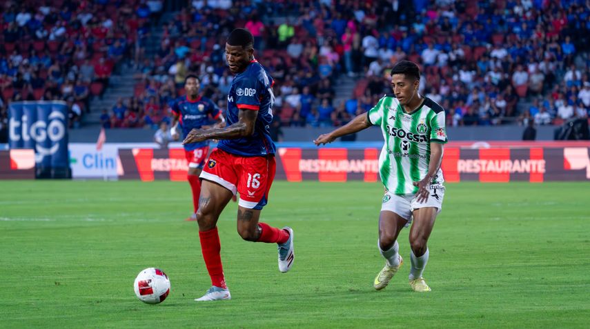 El Plaza Amador (de azul) y el Alianza (de verde) dieron una de las mejores finales que ha tenido la LPF en su historia. Foto: Cortesía/LPF
