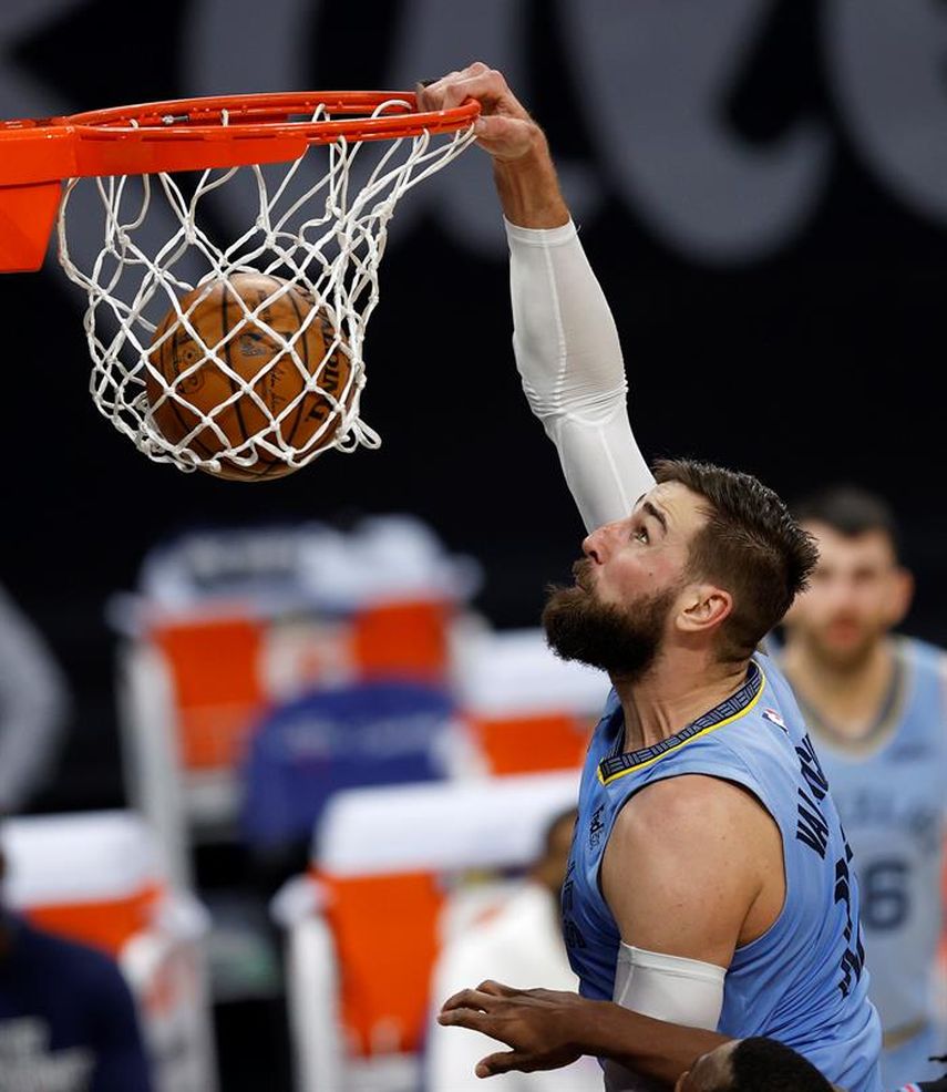 111-103.Valanciunas logra doble-doble y los  Grizzlies aprovechan las bajas de Warrior