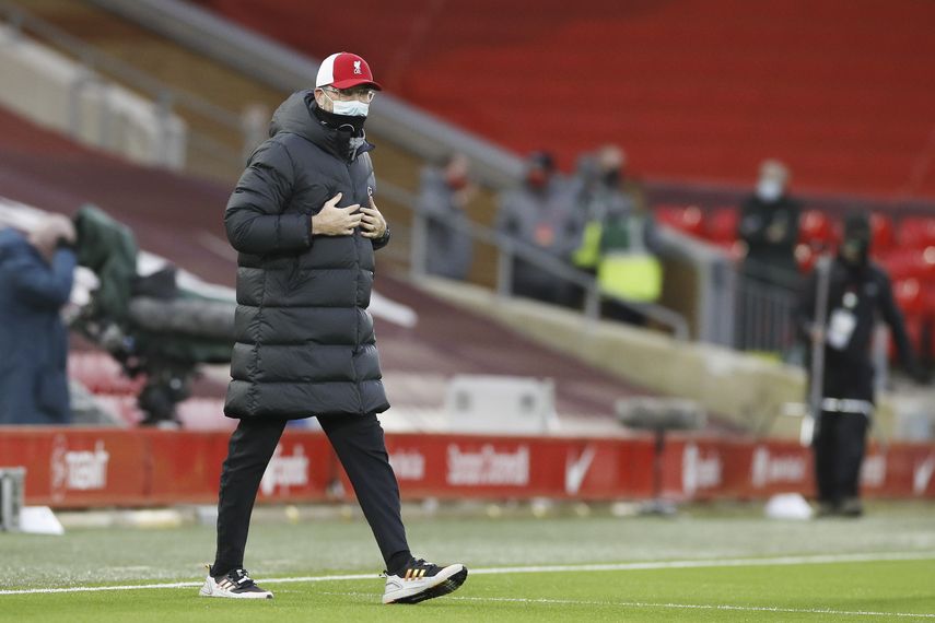 El Liverpool se queda sin centrales y necesita fichar